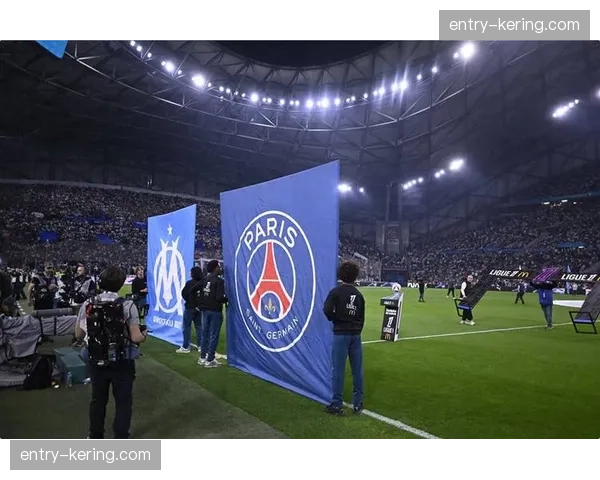 法国国家德比半场：巴黎圣日耳曼0-1马赛，奥巴梅扬凌空抽射破门